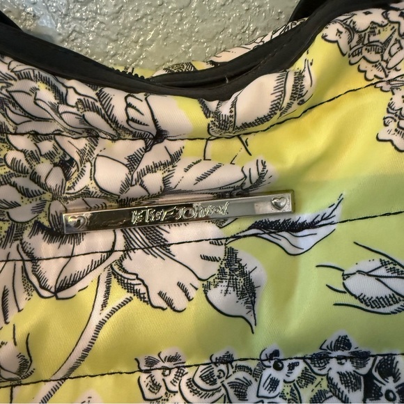 Betsey Johnson Floral Tote Weekender/ Diaper Bag Water Resistant Nylon Quilted - Picture 5 of 10